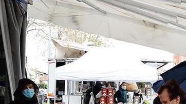 Al mercato del 5 gennaio solo banchi alimentari