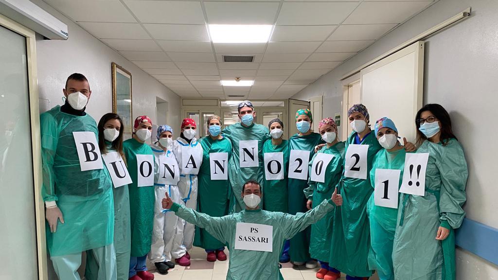 "Cerchiamo di sorridere sempre": dal Pronto soccorso di Sassari il Buon Anno più bello