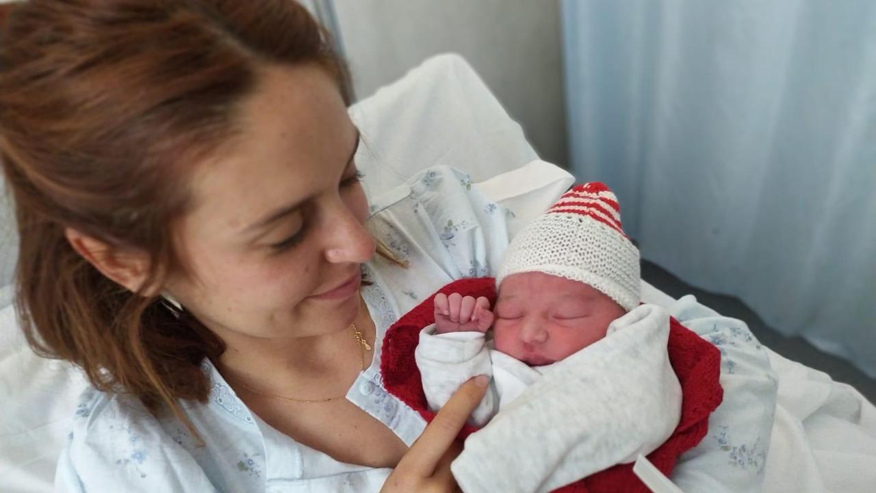 Mamma Ambra con la piccola Luce, la prima nata del 2021 all'ospedale di Empoli