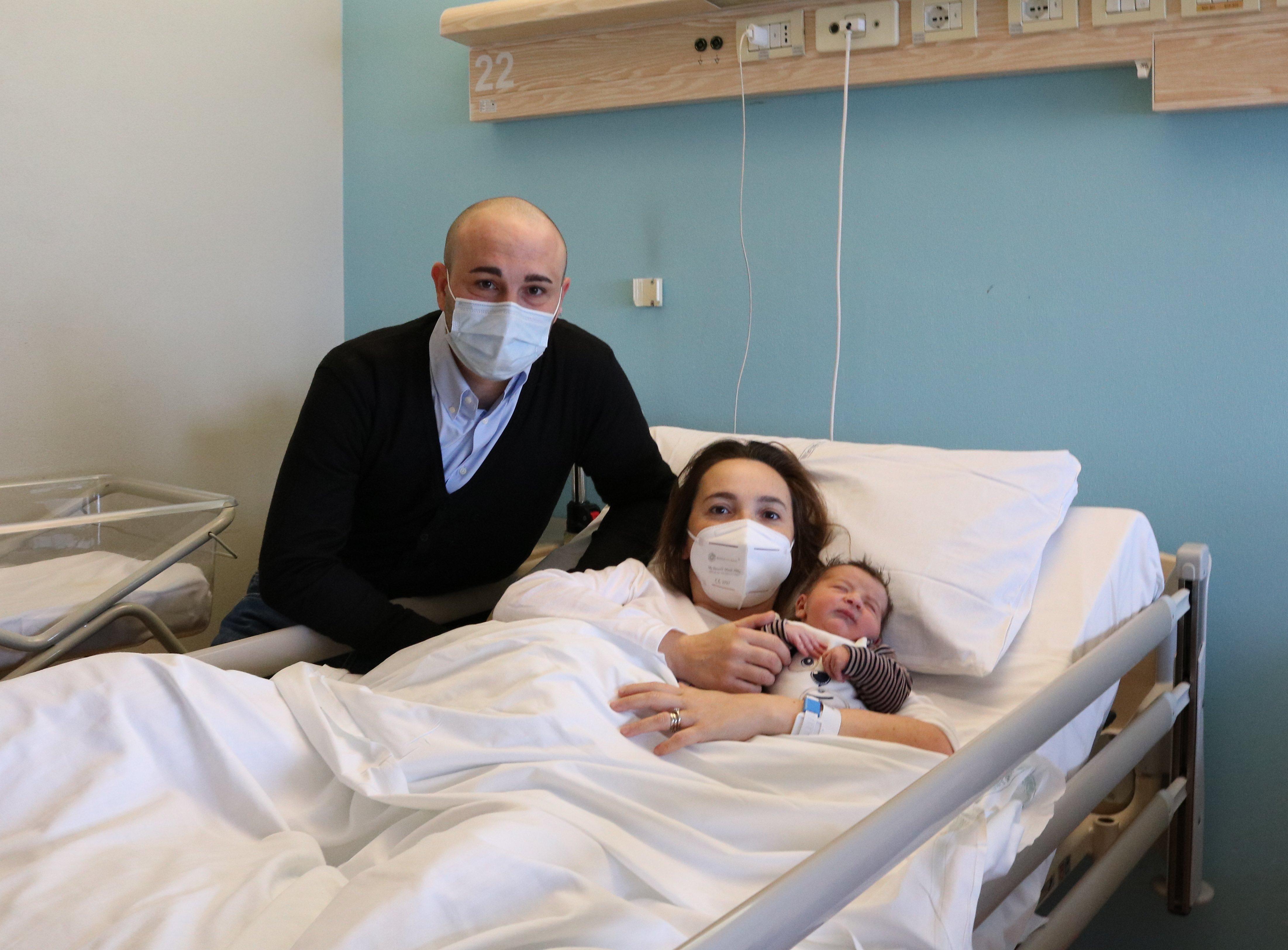 Federico il secondo nato nel modenese, è arrivato a mezzanotte e 31 minuti qui è con la mamma Alice (33 anni) è italiana, il papà Paolo (39 anni) risiedono in Provincia di Modena, stanno bene, sono al terzo figlio.