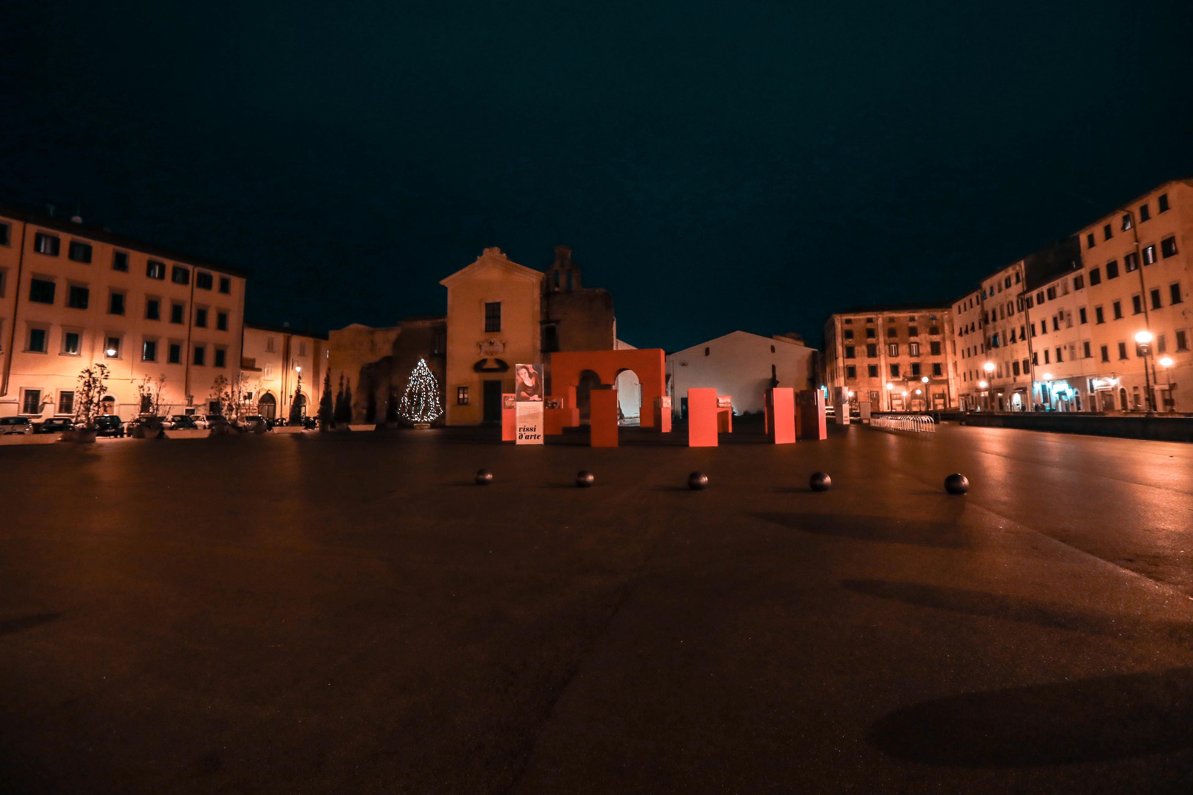 Dalla Terrazza Mascagni alla Venezia, ecco la Livorno deserta nella notte di Capodanno - Le foto 