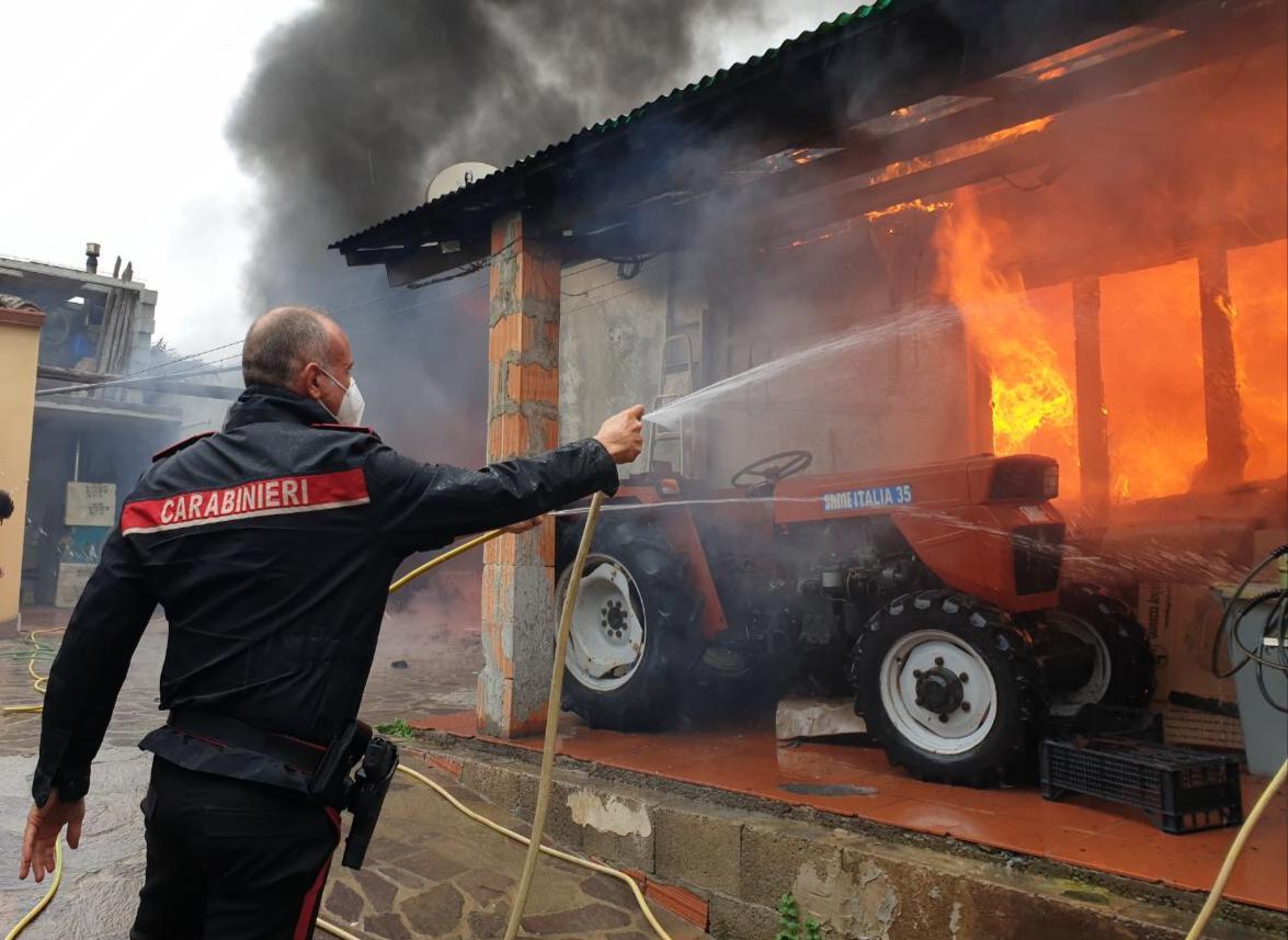 Villamar, abitazione in fiamme: in salvo nove persone