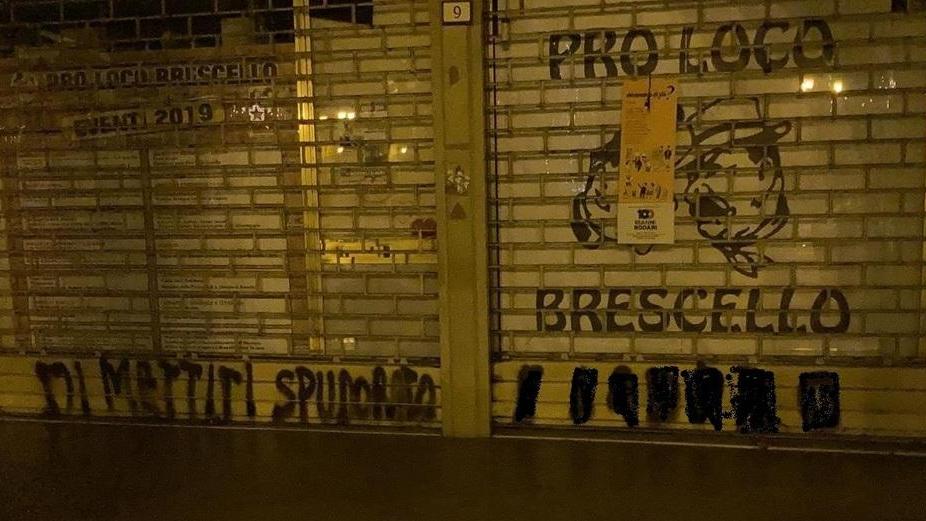 Scritte sui muri per protesta: di nuovo Bertoli