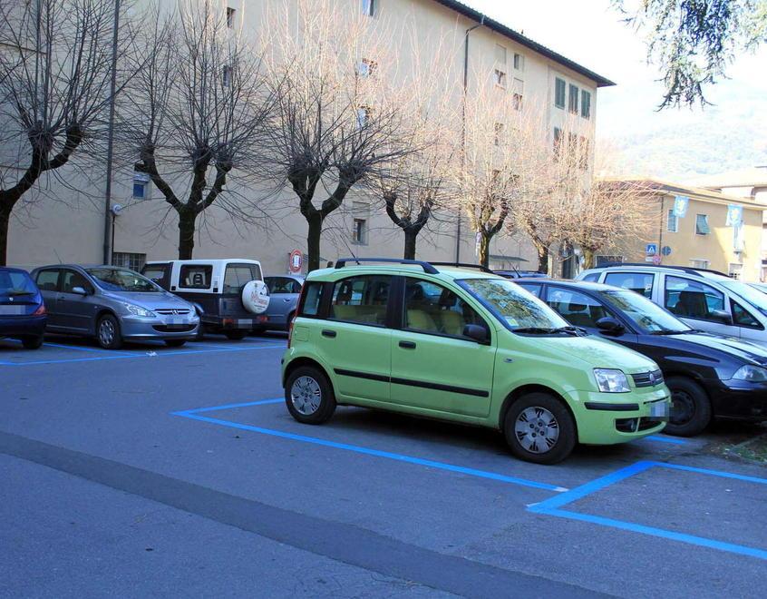 Torna al Comune la gestione diretta delle aree di sosta a pagamento di Pescia 