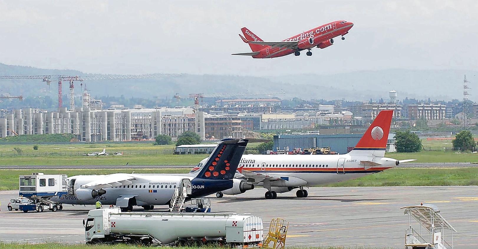 La disfida degli aeroporti: ora Firenze prepara l’attacco bis al Galilei 