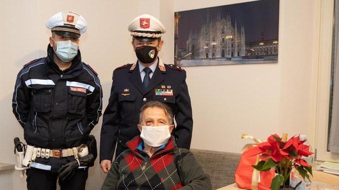 «Sono senza medicine»: pensionato chiama, arrivano i vigili