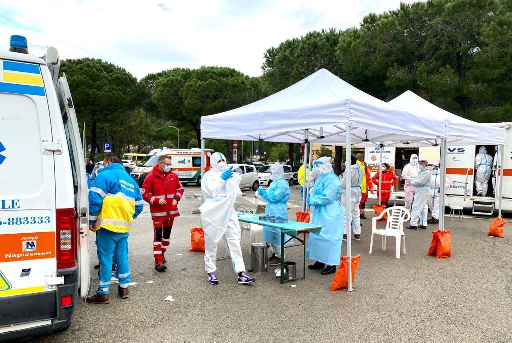 In tantissimi allo screening anti Covid rivolto alla popolazione di Campo nell'Elba