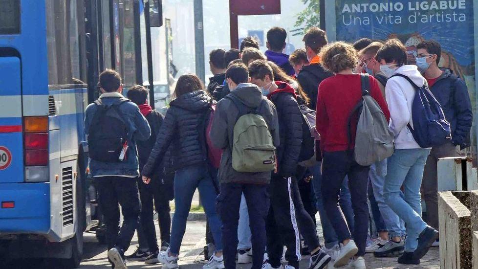 Scuole superiori, dal 7 si riparte: ma i doppi turni sono “congelati”