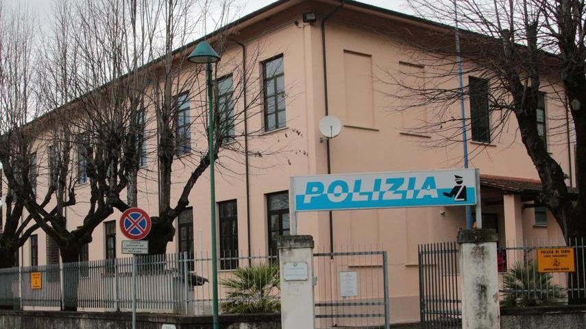 Squarciano la gomma a un’auto denunciati due settantenni