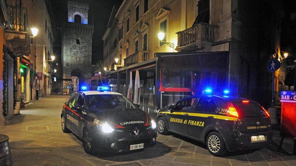 Città deserta nella notte dell’addio al 2020