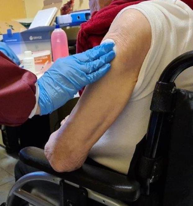 Nemmeno i giorni di festa fermano le vaccinazioni