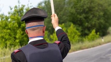 Va alla festa, si ubriaca e non si ferma all’alt dei carabinieri: denunciato