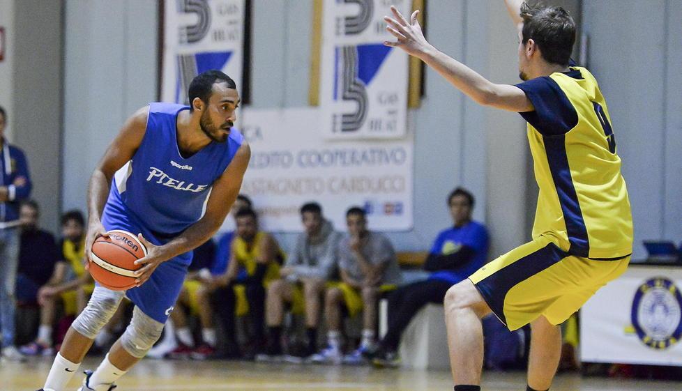 Basket, parte la grande rimonta del Cus