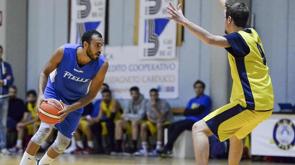 Basket, parte la grande rimonta del Cus