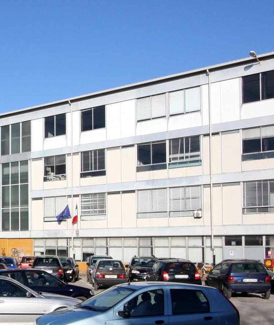Portafogli spariti a scuola Arrestata una donna