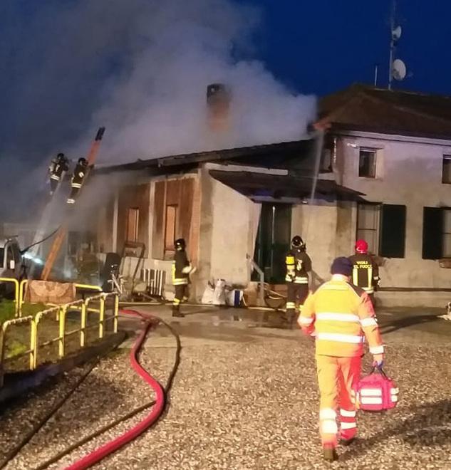 Abitazione a fuoco all’alba di San Silvestro