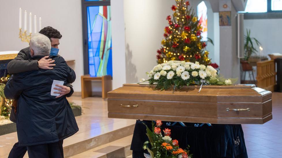 Muore di malattia Il figlio: «Hai insegnato la gioia della vita»