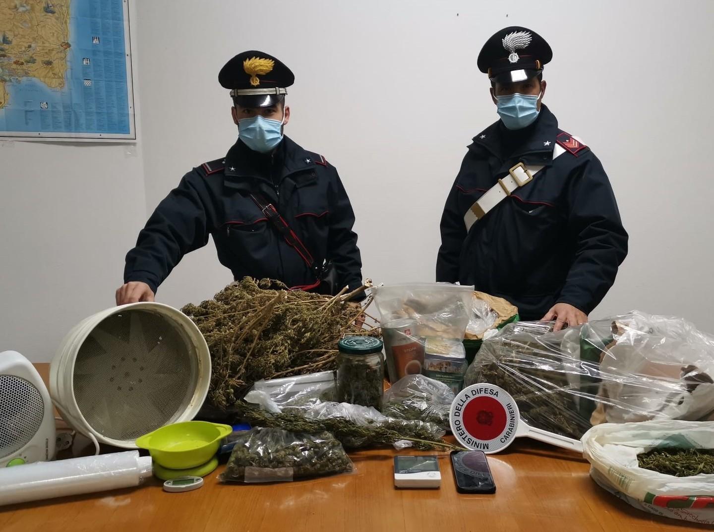 Tre chili di marijuana in casa, 28enne arrestato 