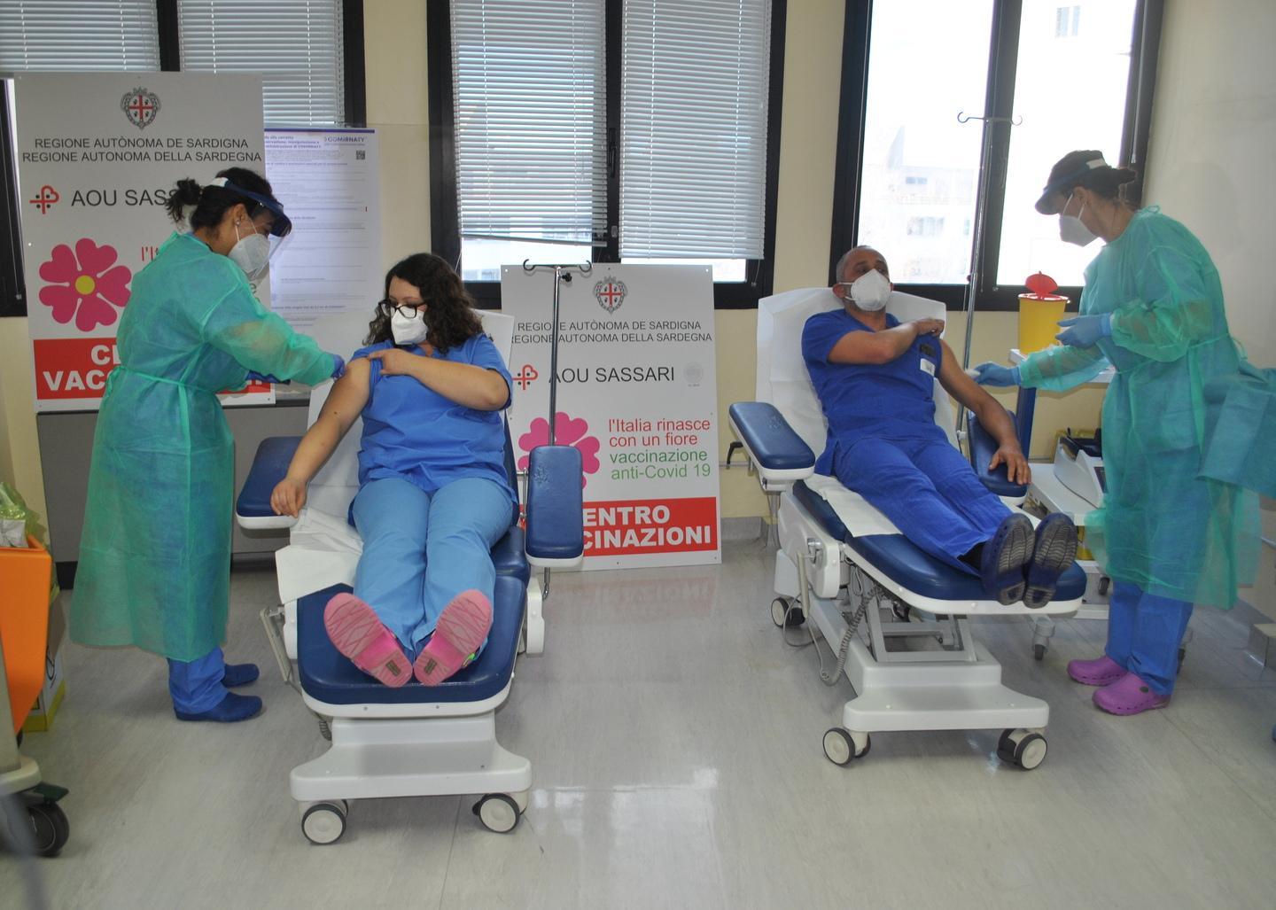 Vax day al via: la prima è un’infermiera 