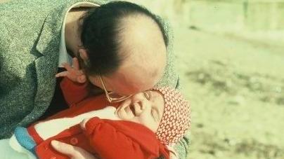 La foto che Elisa Parigi ha messo sui social con il padre Giuseppe