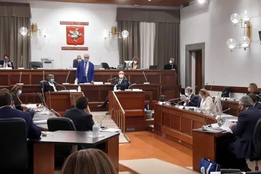 Una seduta del Consiglio regionale “ibrida”, per metà in presenza e per metà in remoto