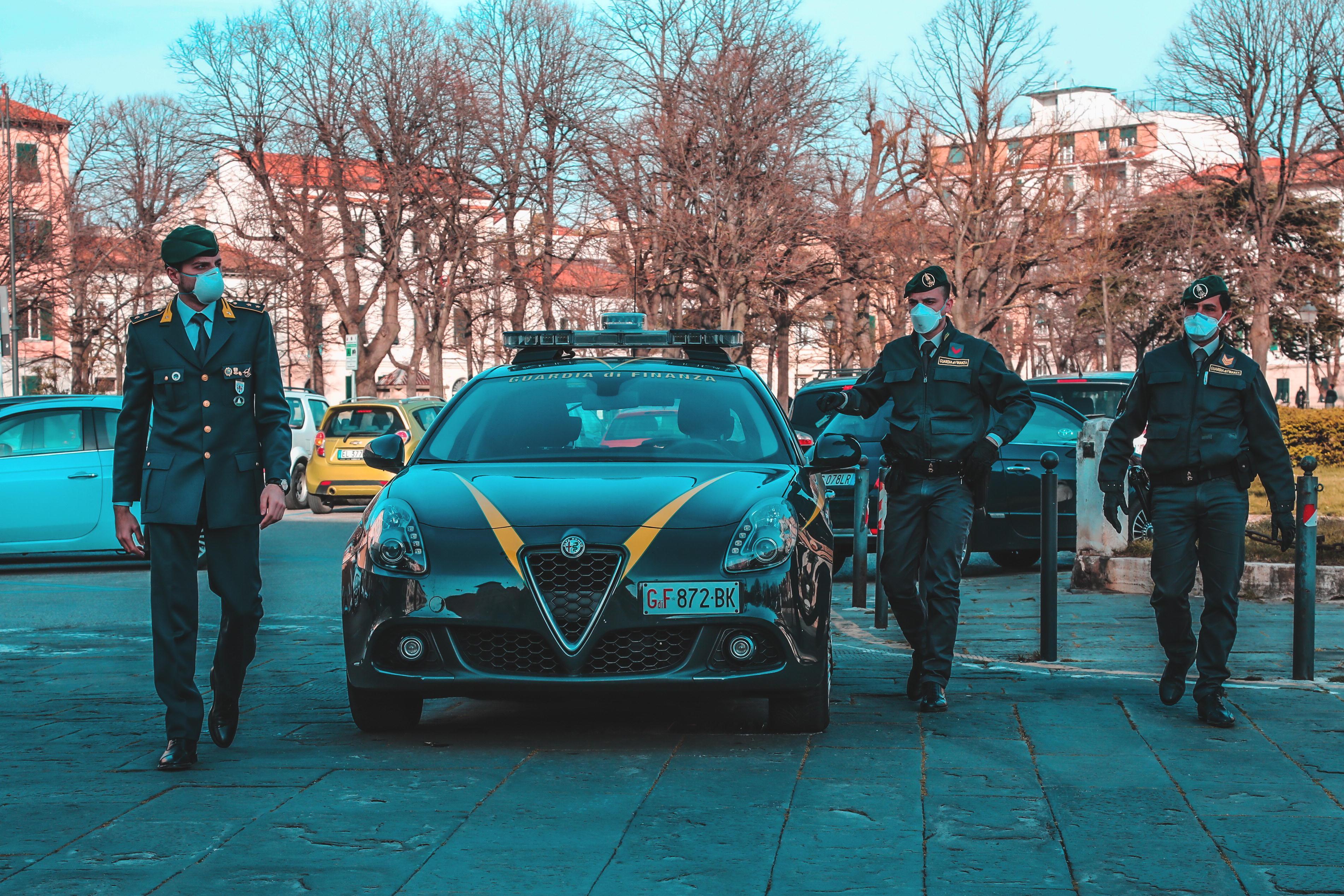 Un posto di blocco della Finanza che ha effettuato l’indagine dopo il video apparso su Facebook