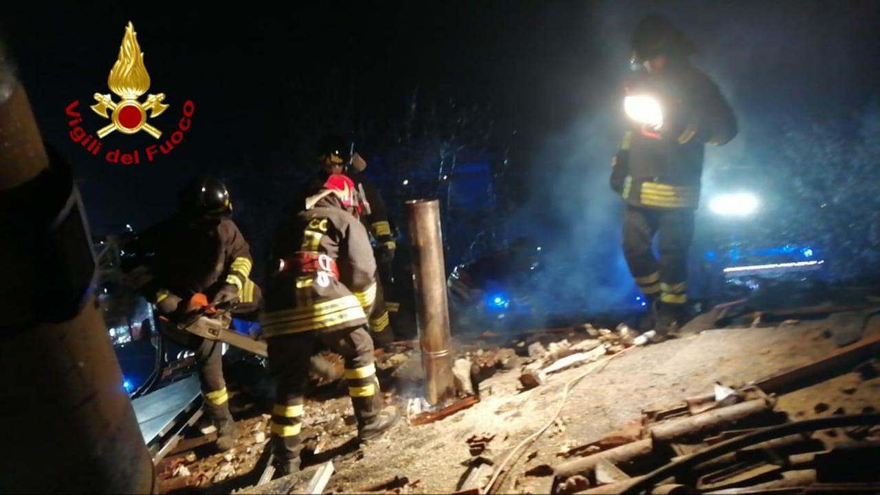 Brucia il tetto di un'abitazione a Quattro Castella