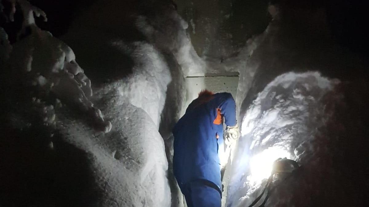 Un tecnico dell'Enel al lavoro