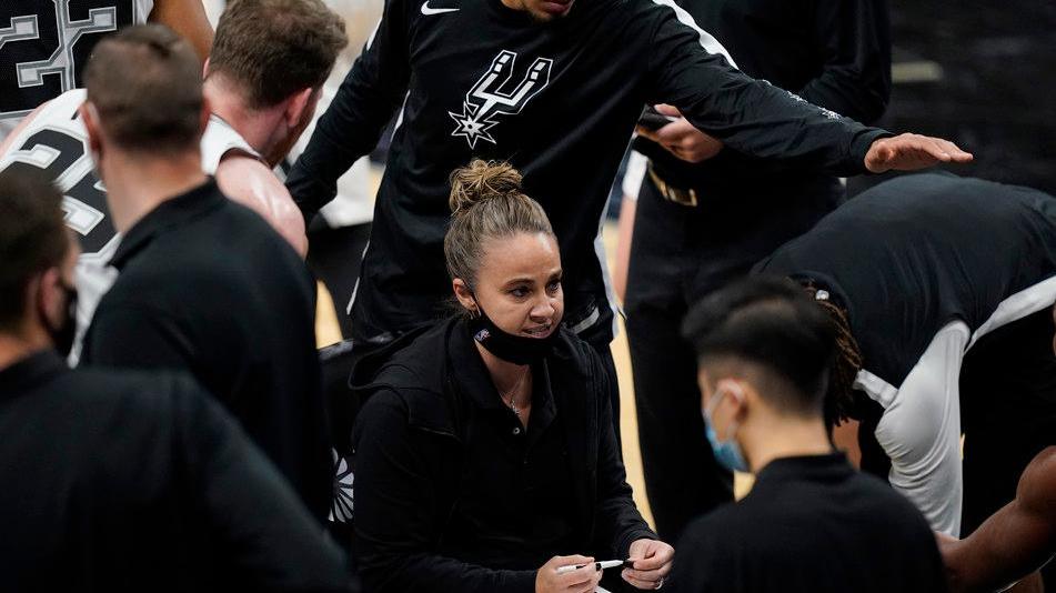 Il coach donna che rovescia i tabù del basket