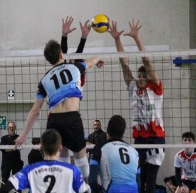 Un muro dei giocatori del Volley Prato
