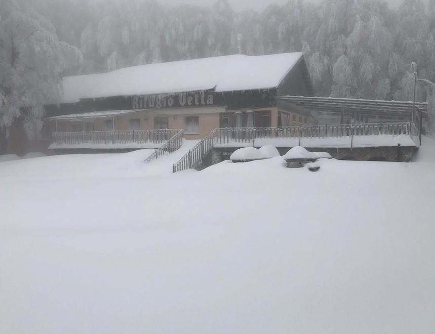 Nevicata da record sul monte Amiata, nel Mancianese chiusi tre passi sull’Elsa 