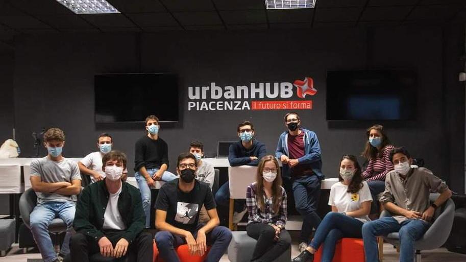 I componenti dell’associazione DiverCity, di cui esistono due sedi, una a Piacenza (nella foto sopra) e una a Pisa