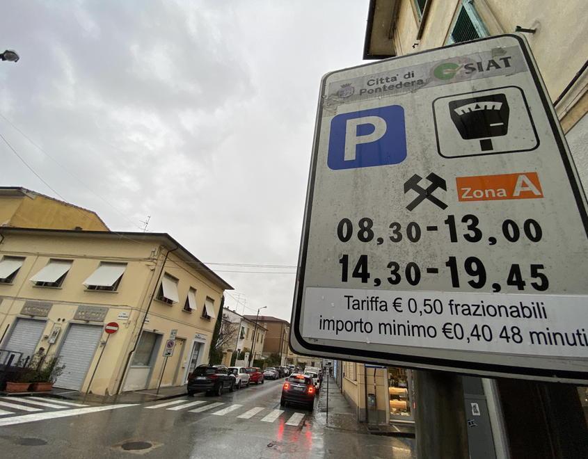 Niente pagamento del suolo pubblico e sconti sulle tariffe della sosta in centro 