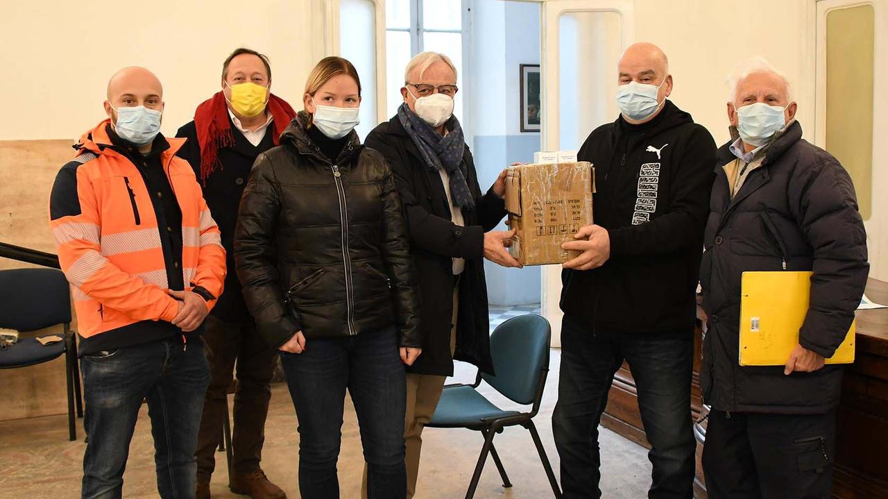 Duecento saturimetri per la popolazione anziana carrarese