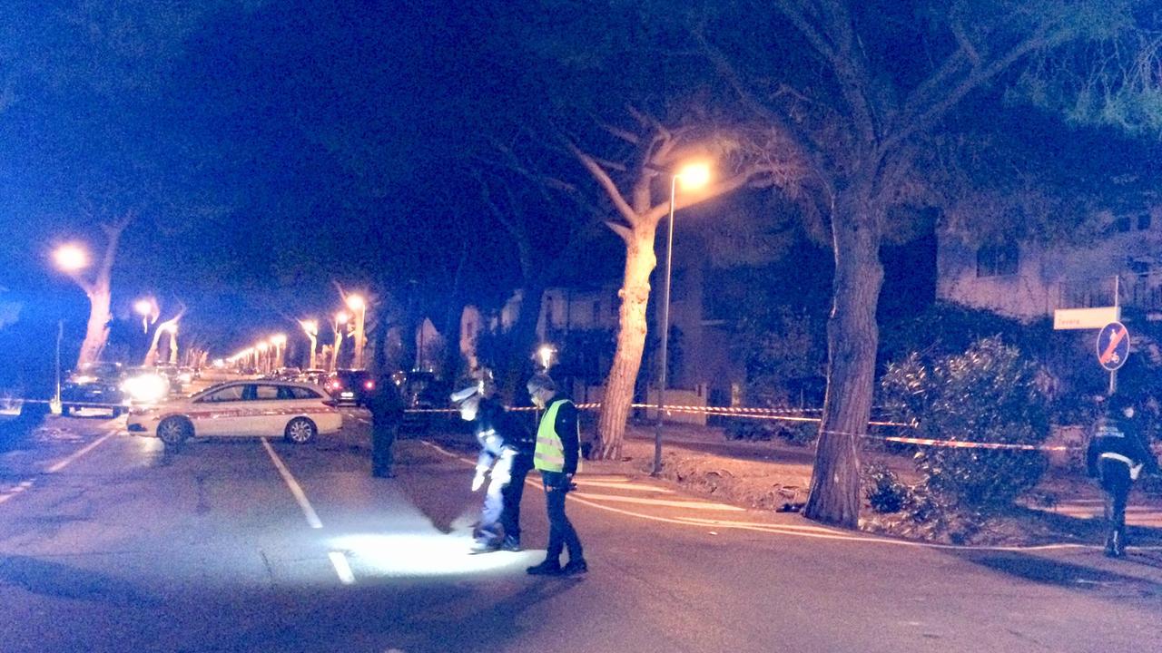 Muore travolto da un'auto pirata sulle strisce a Cecina