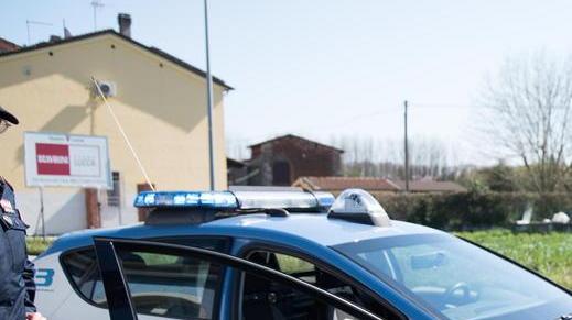 Con l’auto rubata al nonno violano le norme anticovid e viaggiano con l’hashish