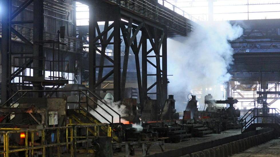 «Bene tutti tranne Jindal» Il Pd chiede all’azienda di non perdere più tempo
