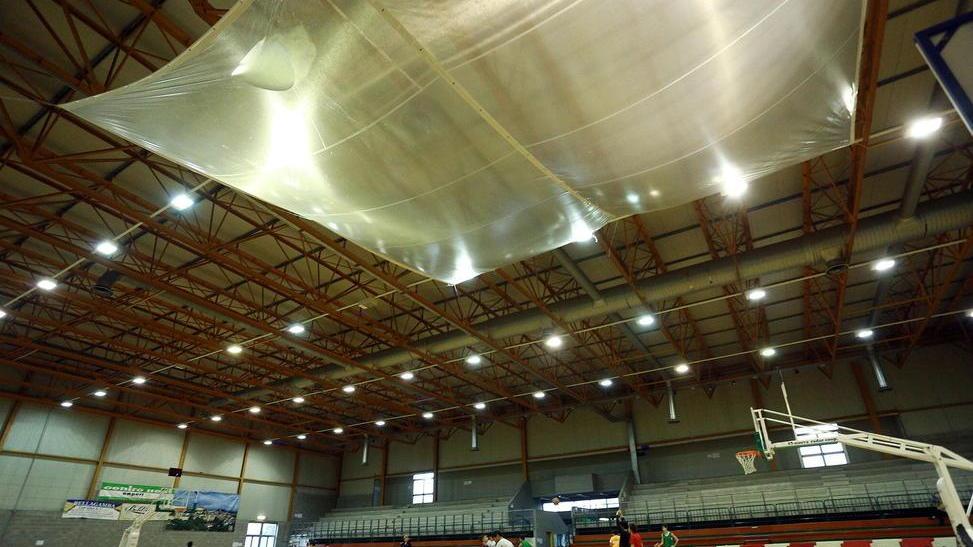 Palasport, 11mila euro per tamponare le infiltrazioni d’acqua
