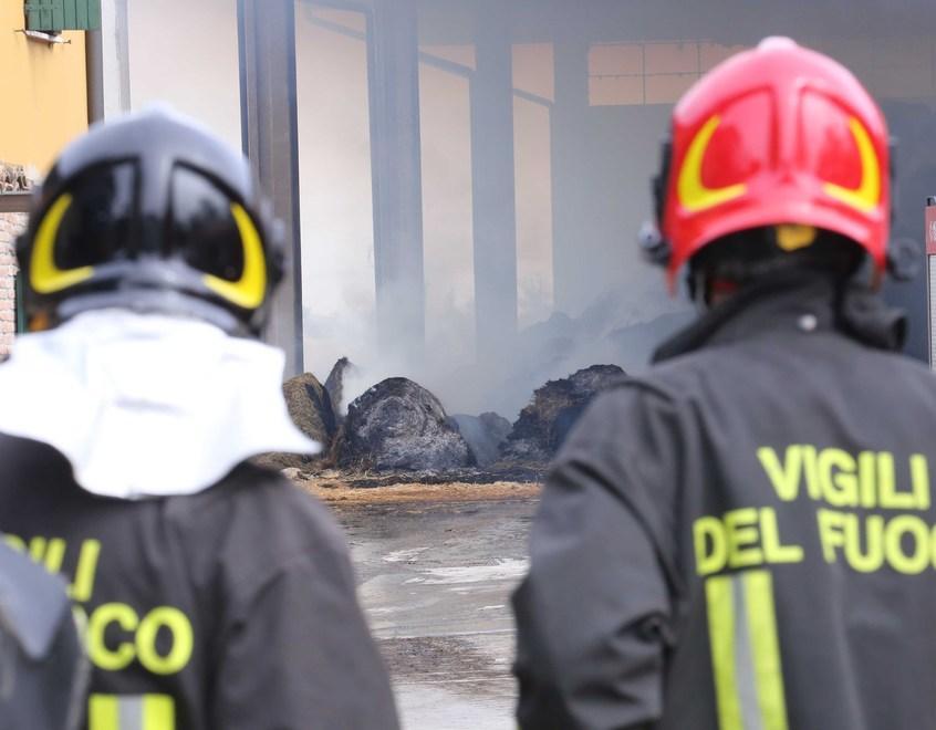 In aumento gli incendi ma calano gli interventi dei vigili del fuoco 