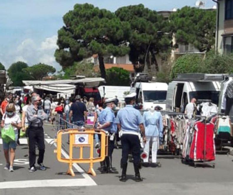 Il pasticcio dei mercati Ai venditori ambulanti concessioni incomplete 
