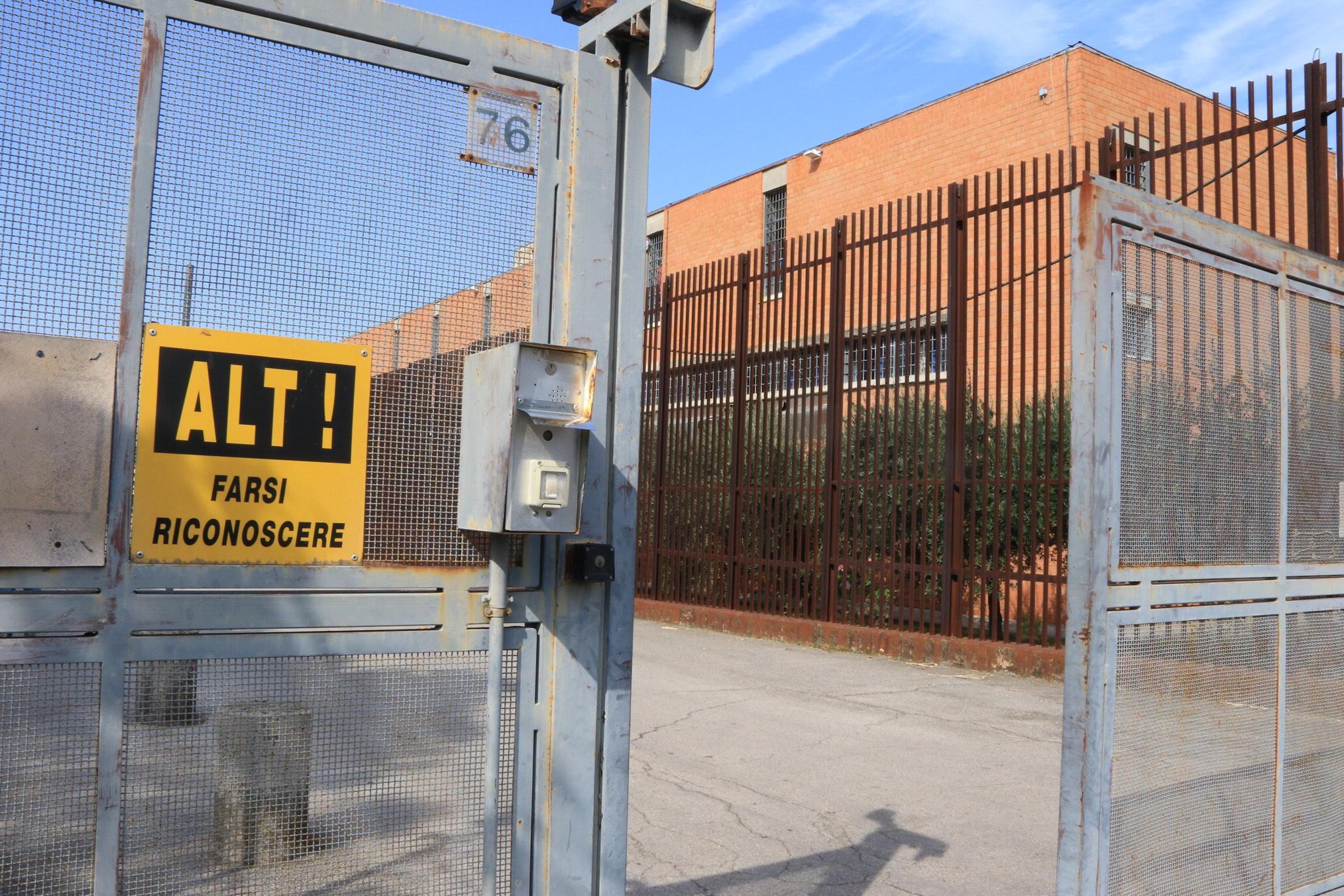 L'ingresso del carcere della Dogaia