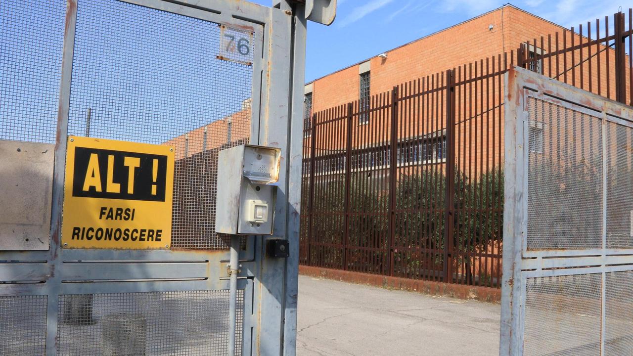 L'ingresso del carcere della Dogaia