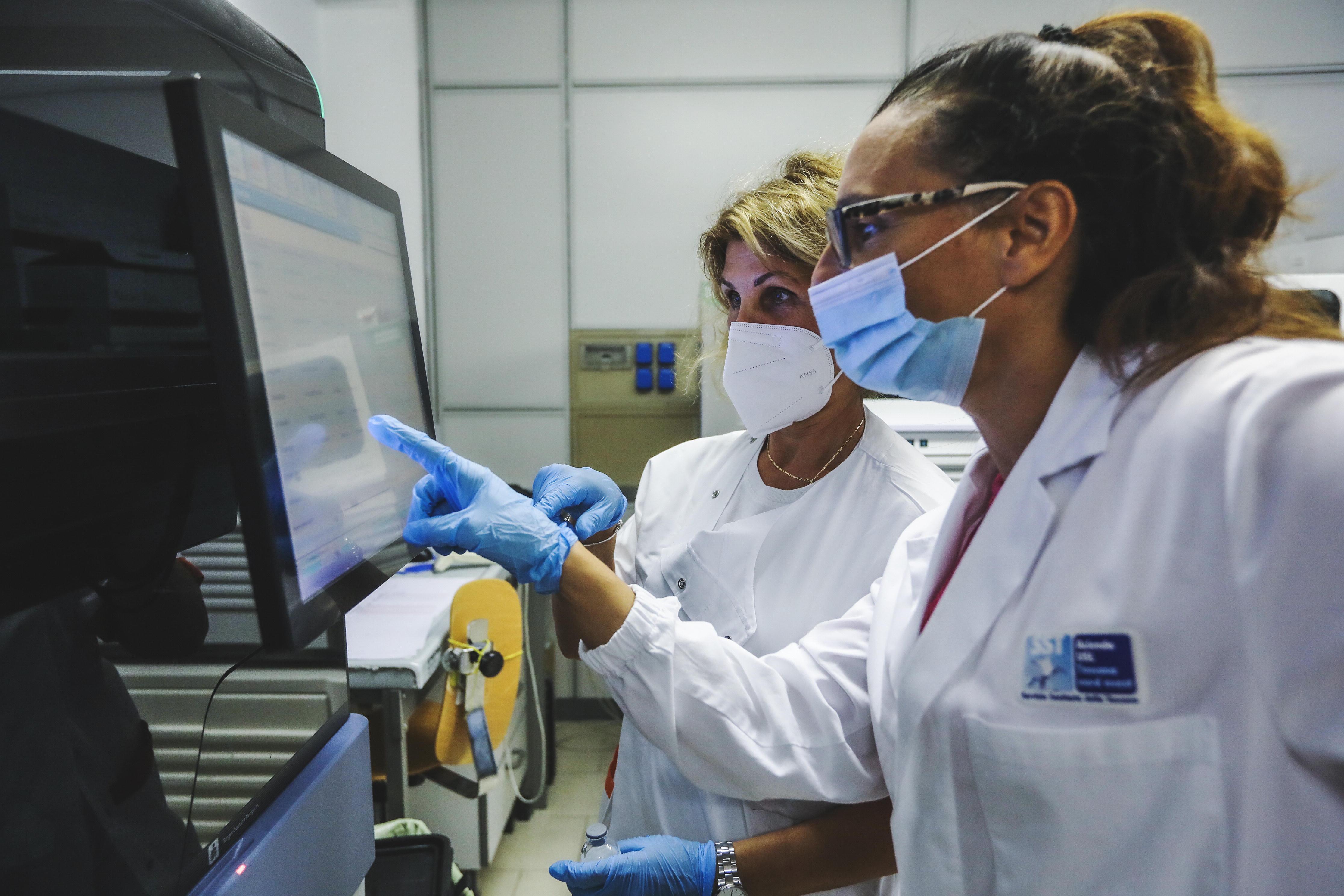 Un laboratorio per le analisi dei tamponi Covid
