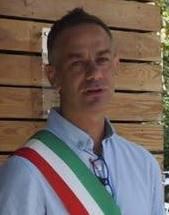 Strada chiusa a tre settimane dalla frana, residenti infuriati