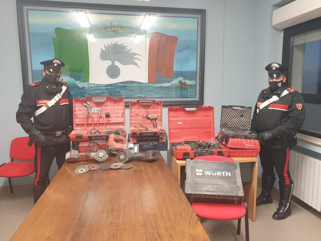 Pavullo, svaligiano ditta termoidraulica. Ladri intercettati e catturati dai carabinieri
