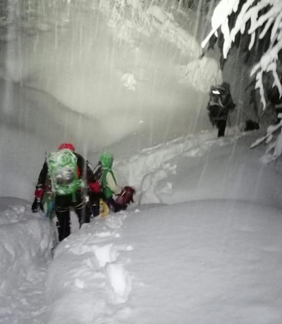 Il Sast in azione per soccorrere il gruppo coinvolto nel distacco della slavina