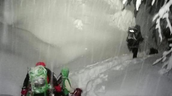 Il Sast in azione per soccorrere il gruppo coinvolto nel distacco della slavina