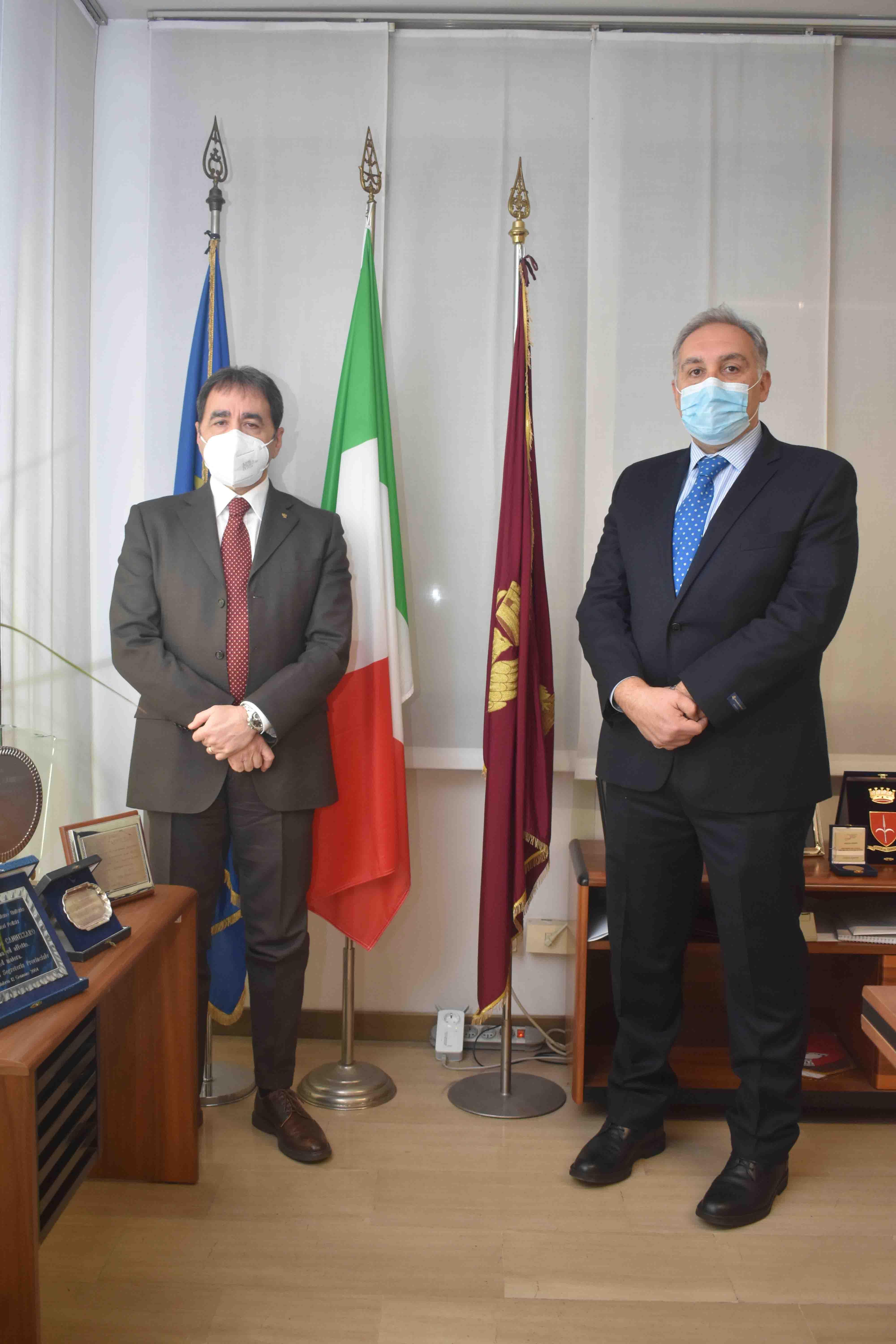 A destra il nuovo vicequestore Francesco Triggiani