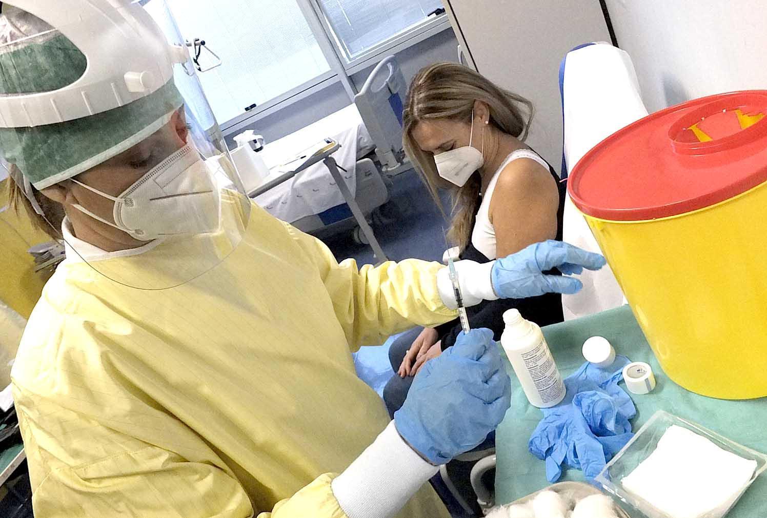 Coronavirus, altri otto ricoveri e 115 nuovi positivi nel Ferrarese 