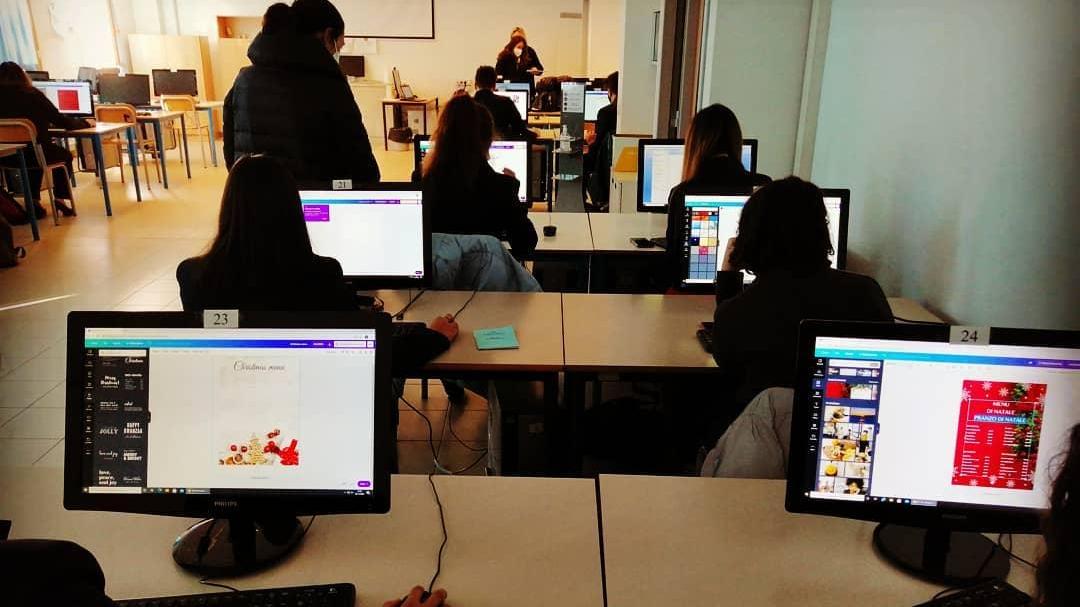 Una lezione in laboratorio all'istituto alberghiero Datini